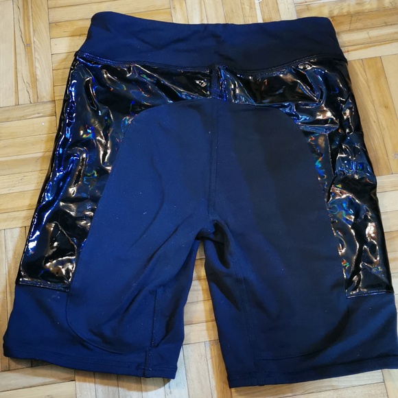 Alo yoga biker shorts galaxy iridescent XS - Picture 3 of 3